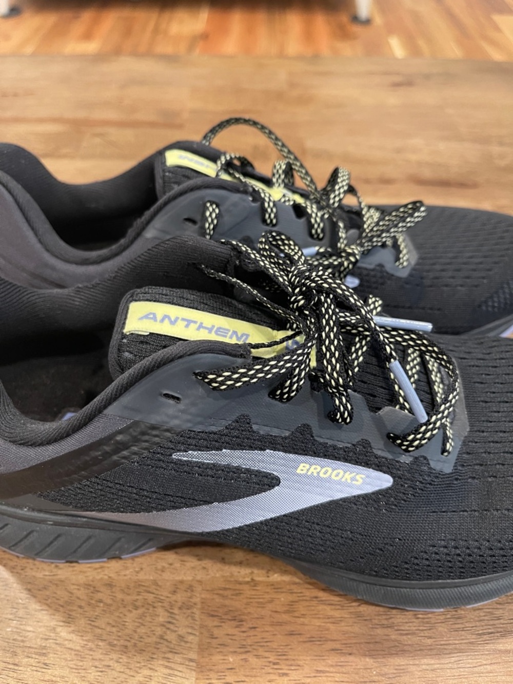 Brooks Black and Gray Women's Running Shoes - Picture 2 of 6